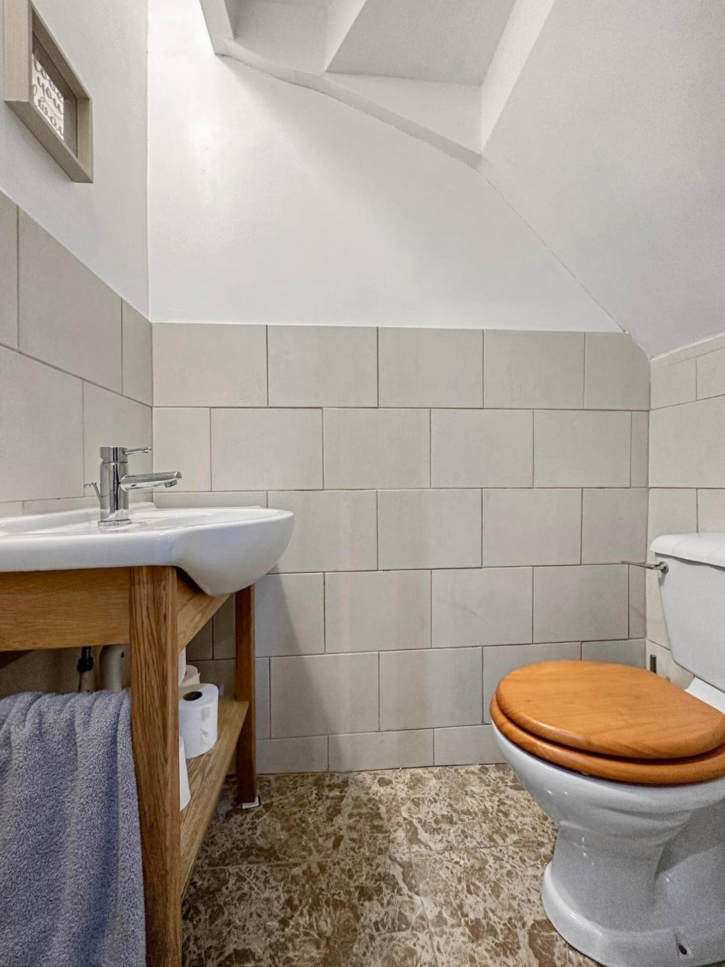 3 Bed Home In Tonypandy With Balcony View Room Llwynypia Екстериор снимка